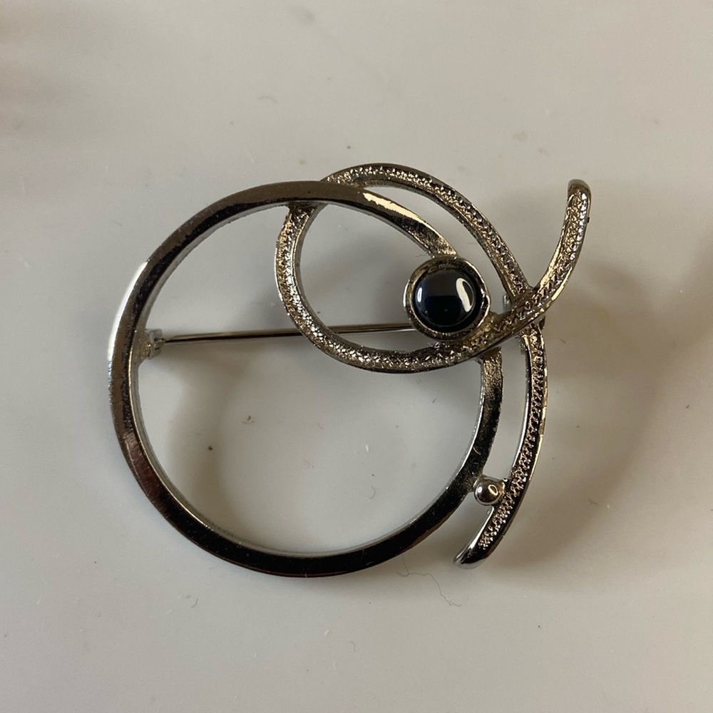 Vintage Cathe silver w hematite brooch Guc